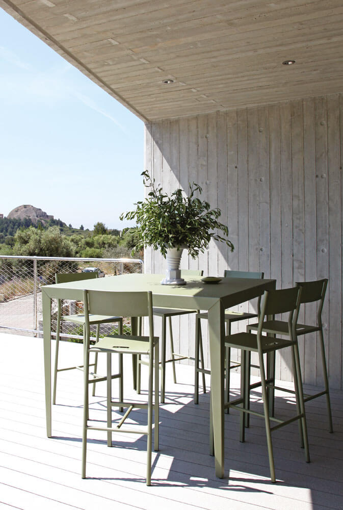 Mange-debout 3 chaises outdoor Toulouse été