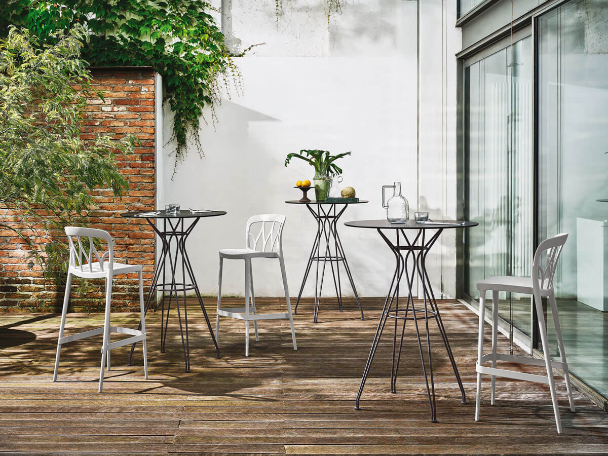 Mange-debout 5 chaises outdoor Toulouse été