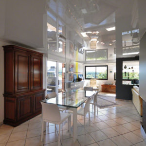 Rénover un plafond facilement : le plafond tendu