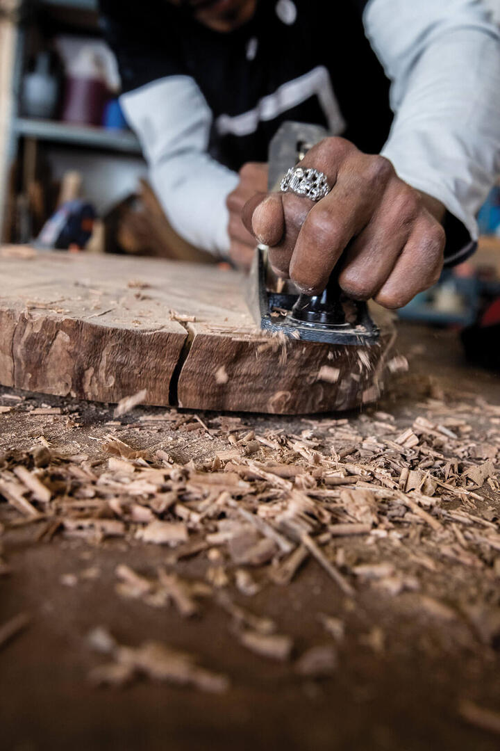 L'artisan du bois Boris Ndjantou 2 Boris Ndjantou Biome table bois sur mesure toulouse