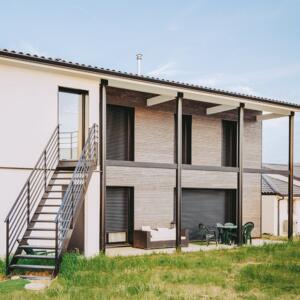 Une maison en bois évidemment
