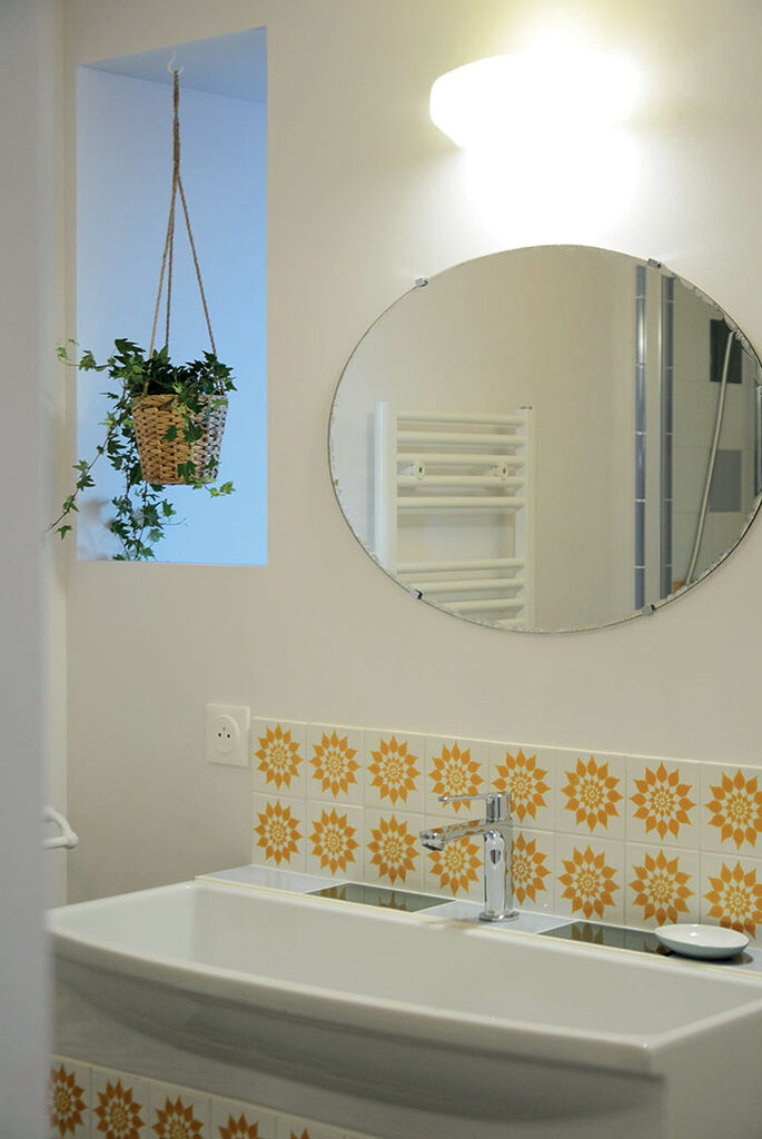 Salle de bain carrelée