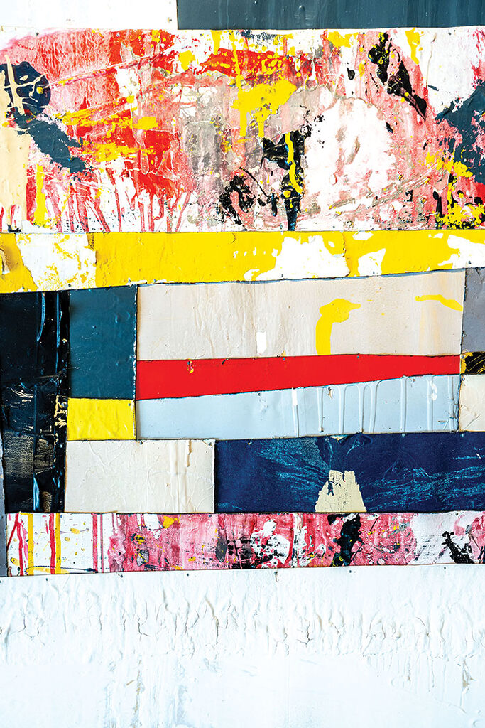 amoncellement de techniques et d'objets sur toile