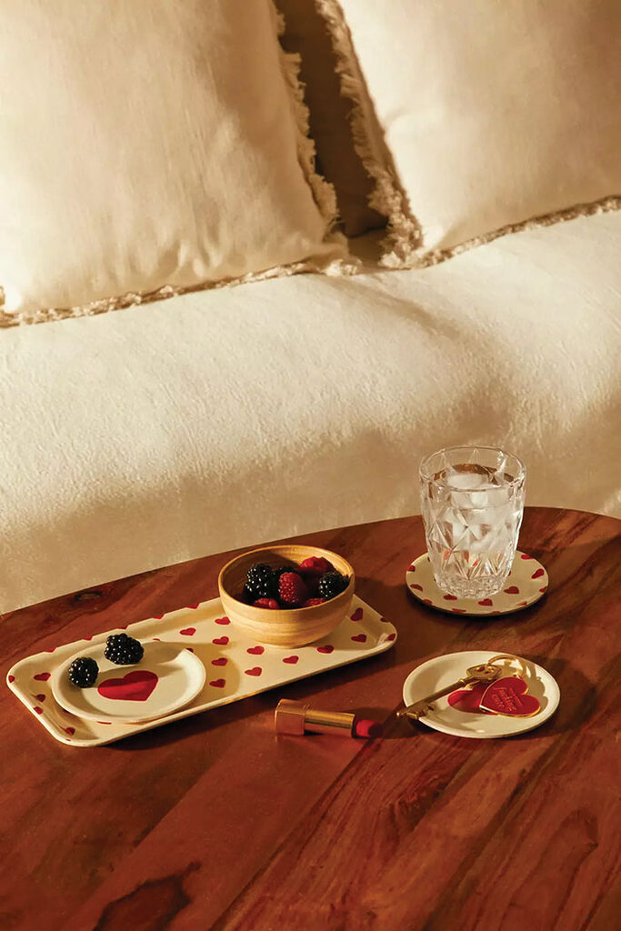 plateau à cœur sur table basse