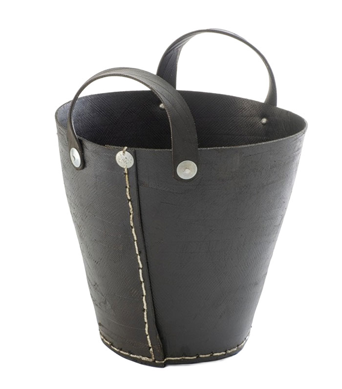 Shopping fête des mères avec petit cabas en pneu recyclé