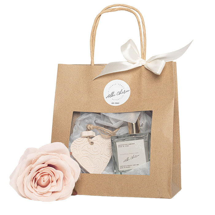 Shopping fête des mères avec un coffret parfumé