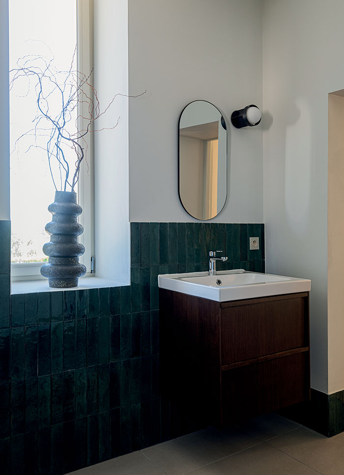 Salle de bains de la maison de maître rénovée dans le Tarn