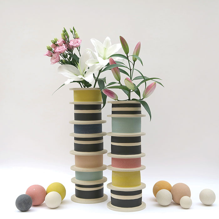 Céramique contemporaine avec grès, décor engobes
et engobes chamottés