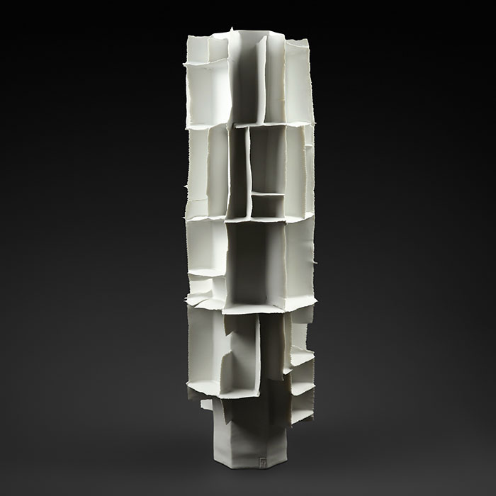 Céramique contemporaine en porcelaine et émail blanc
satiné