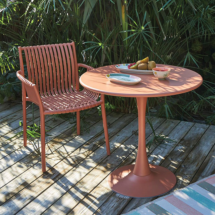Shopping esprit outdoor avec table et fauteuil Lumi