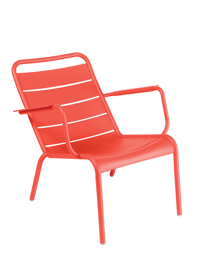 Shopping esprit outdoor avec fauteuil lounge en tubes d'aluminium