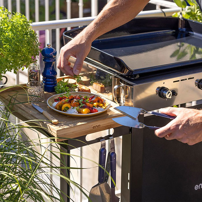 Cuisine en plein air avec ciseaux culinaires Eno
