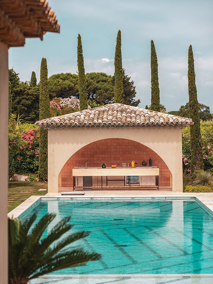 Cuisine en plein air visuel de cuisine extérieure réalisé par le Studio Oreka à Saint-Tropez