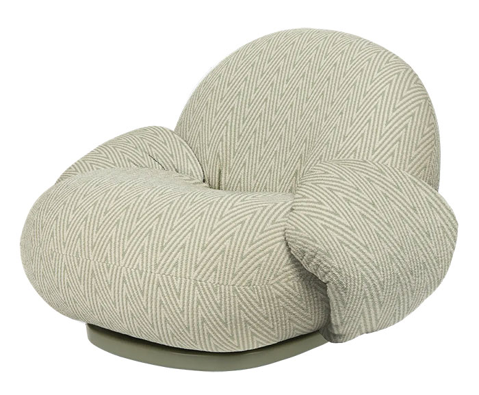 Salon à ciel ouvert avec Pacha lounge chair de Gubi