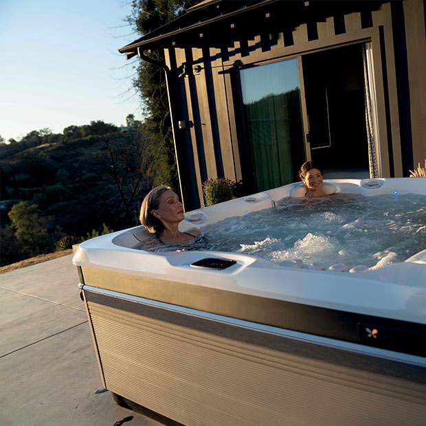 Un spa pour une cure de bien-être avec en visuel un spa de la marque Caldera Spas