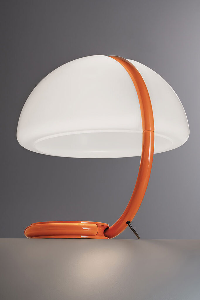 Lampe Serpente de Martinelli Luce chez Ginette Design à Escalquens et Meubles Dauzats à L'Union