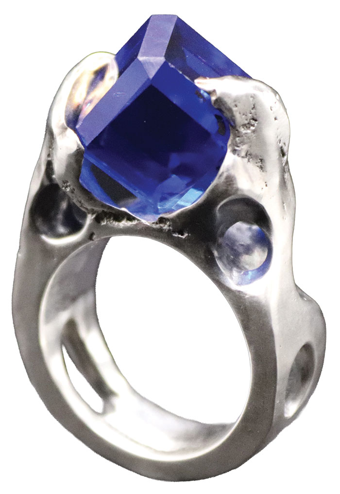 Bague en argent et saphir de Tahouré